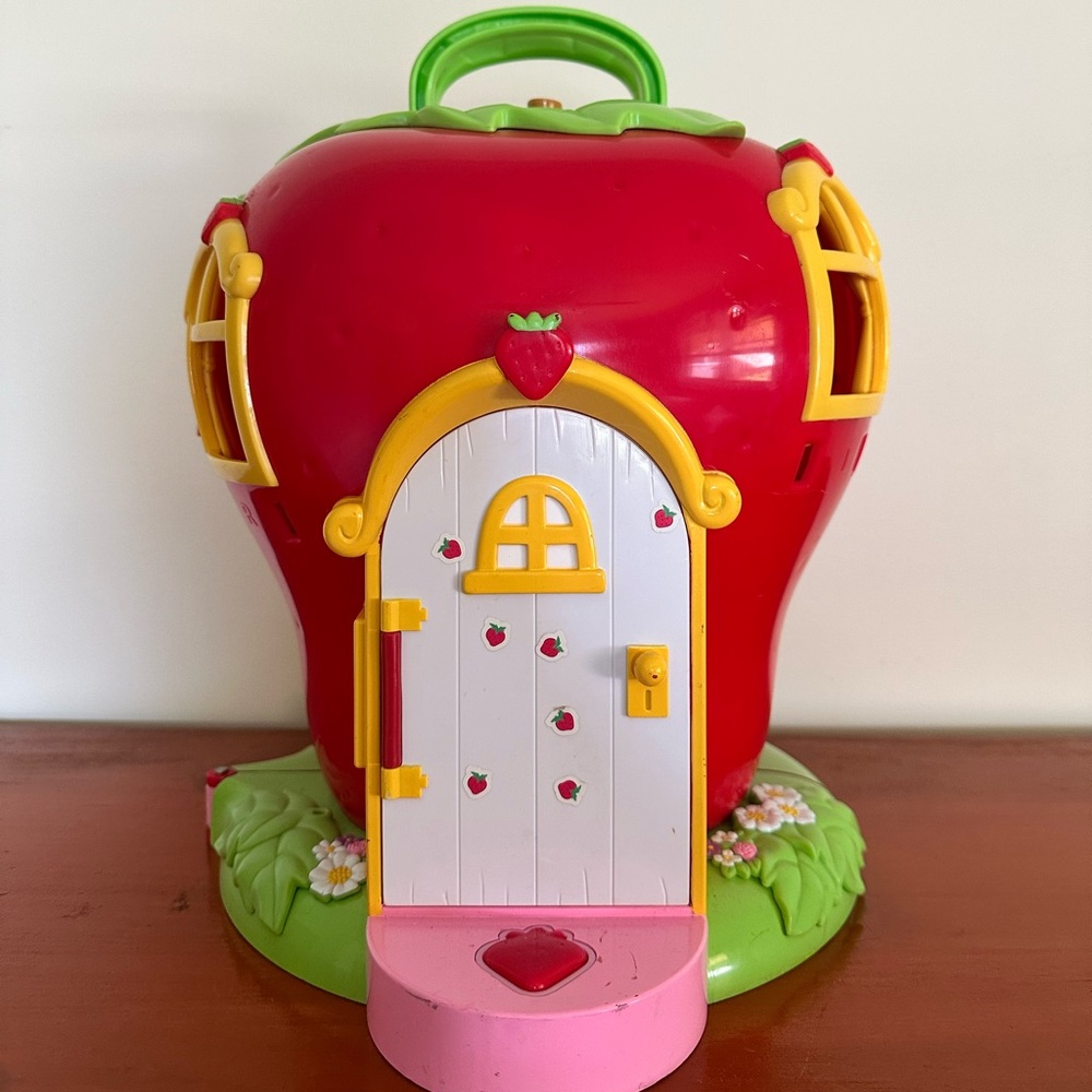 2003 Vintage Strawberry Shortcake Playset - Berry Sweet Home